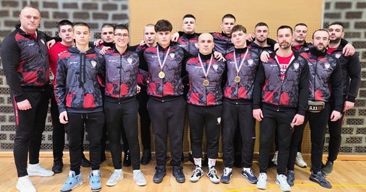 Prva seniorska medalja za velikogoričko hrvanje: Mate Filipović osvojio povijesnu broncu, kadet Grga Softić zlatni, Leonardo Kovačić brončani