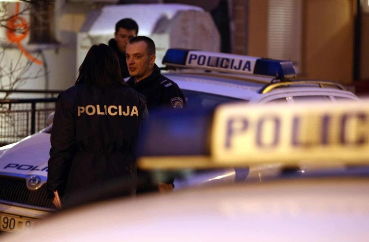 Drama u Velikoj Gorici: Vozač bježao od policije pa krenuo autom na policajca, spasio se skokom na haubu