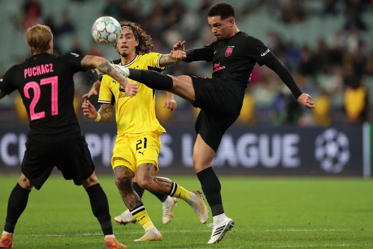 Borussia Dortmund slavila u Bakuu, remi Fenera i Slavije