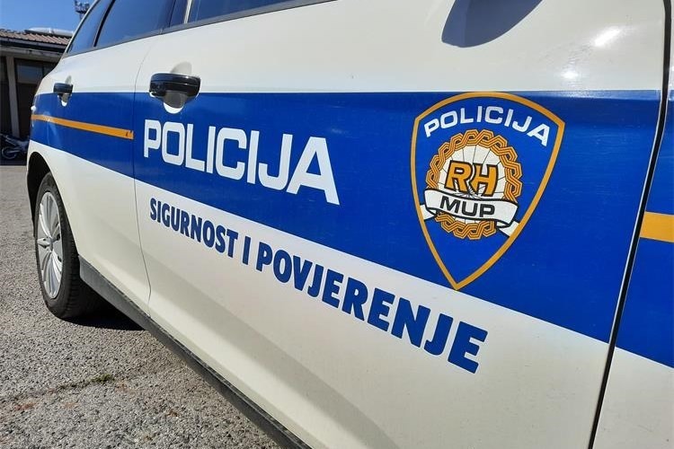 Pokušao pobjeći policiji pa napravio još veći problem! Autom krenuo ravno na policajca