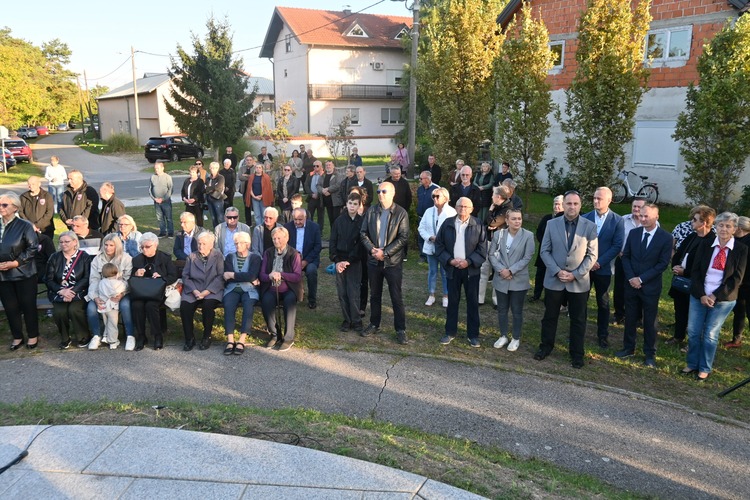 FOTO Kurilovčani ne zaboravljaju svoje heroje. Uspomena na Nevena Veselića i Vladimira Stepanića živjet će zauvijek
